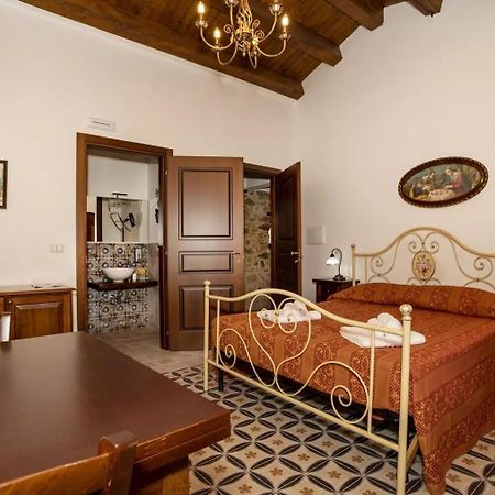 Arcaloro Resort Rooms Luna Sant'Angelo di Brolo Εξωτερικό φωτογραφία